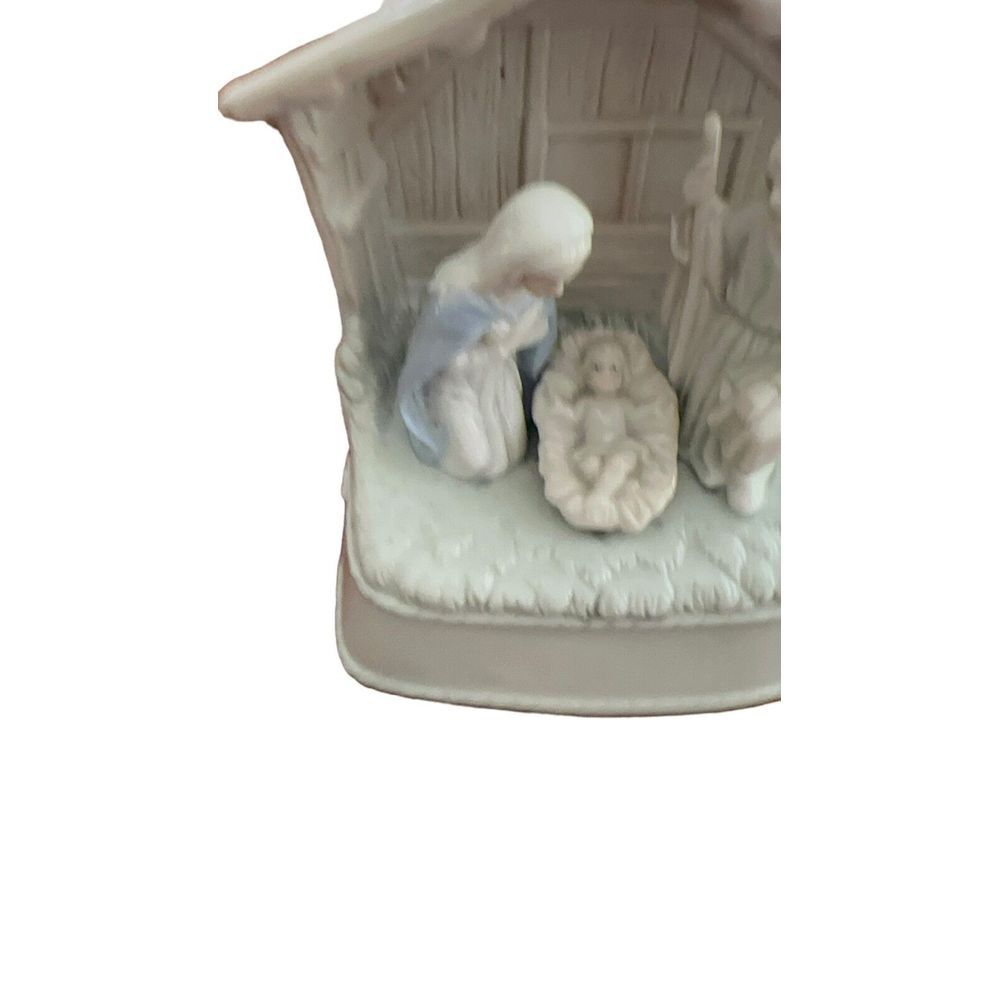 White/Blue Porcelain Nativity Set Christmas‎ Used good condition - Picture 5 of 7